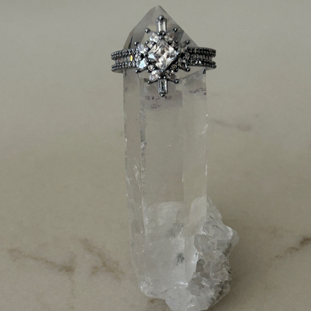 Dazzling Silver Women's Ring